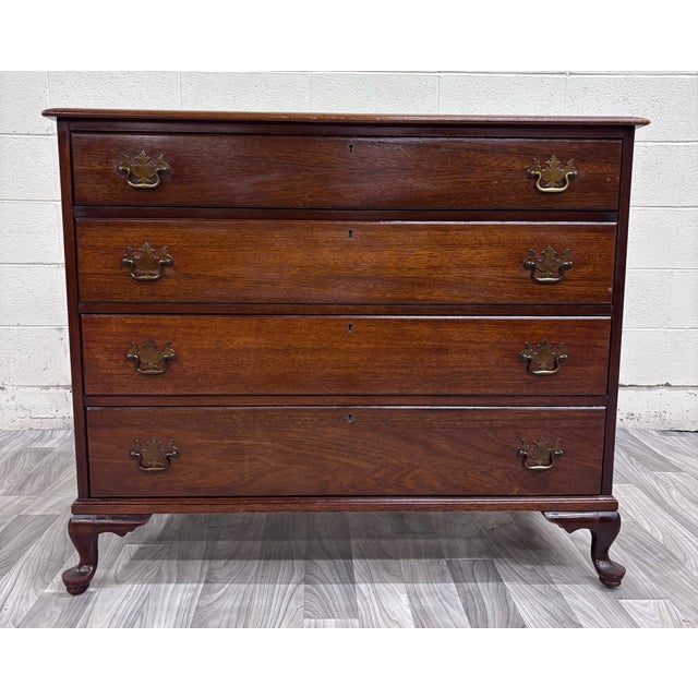 Antique Chippendale Style Mahogany Four Drawer Chest of Drawers Bachelor’s Chest For Sale In Kansas City - Image 6 of 12
