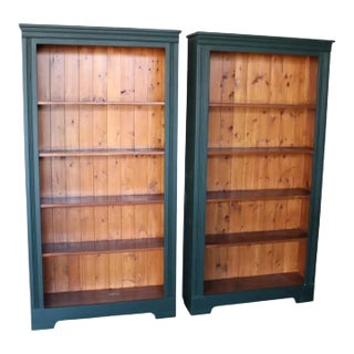 1980s Pair of Vintage Painted Country Pine Bookcases For Sale