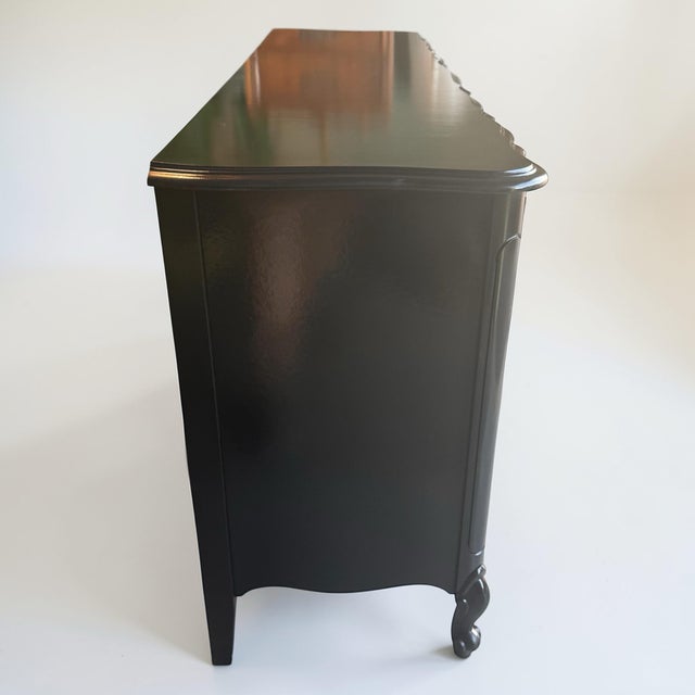 Wood 1970s French Provincial 9-Drawer Dresser in Black Lacquer With Gold Hardware For Sale - Image 7 of 9