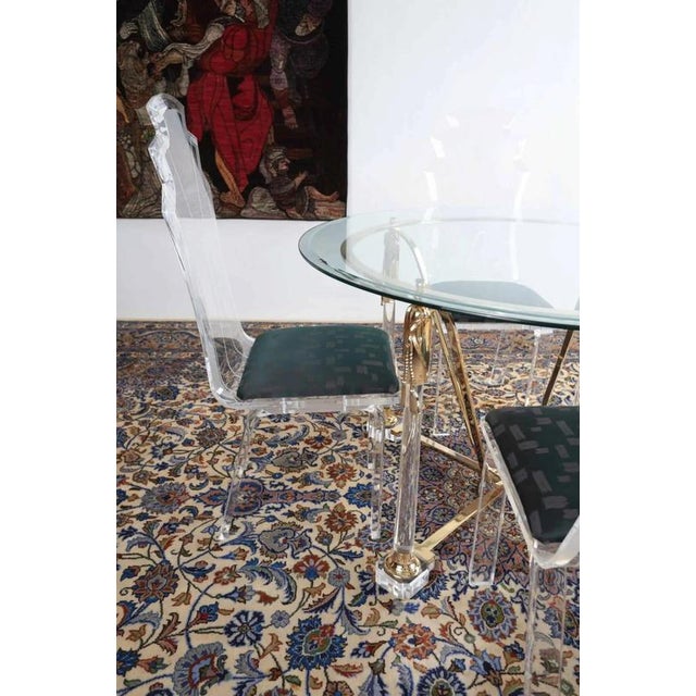 An elegant and modern furniture set consisting of one round table and four chairs. This furniture is ideal for a dining...