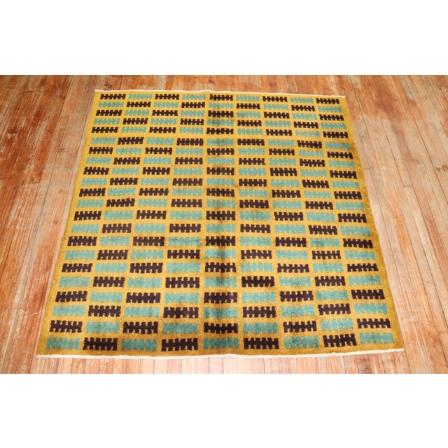 Square size Turkish Art Deco rug from the middle of the 20th century in yellow-green and dark brown Measures: 5'4'' x 5'4''.