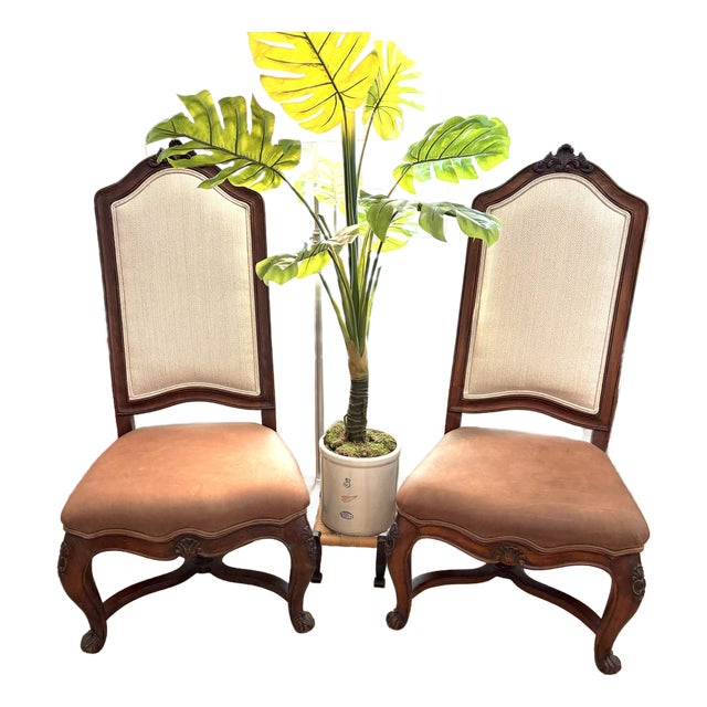 Pair of Henredon French Provincial Accent Chairs | Louis XV Style | Carved Hardwood For Sale