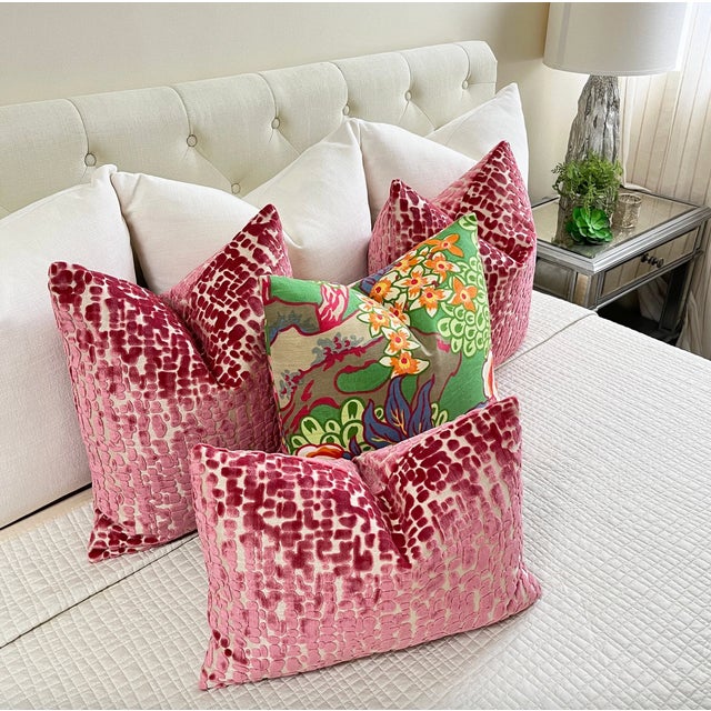 Contemporary Geranium Pink Speckle Velvet Throw Pillow With Feather Down Insert For Sale - Image 3 of 6
