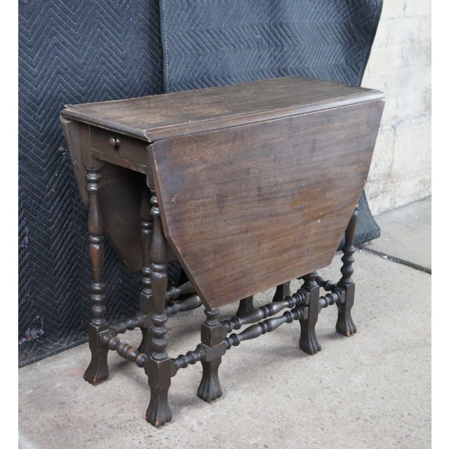 Antique William & Mary Style Walnut Dropleaf Gateleg Parlor Table For Sale - Image 6 of 14