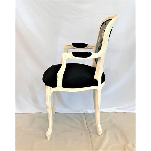 19th Century Embroidered Linen & Velvet Chateau d'Amboise Louise XV Parcel Gilt Fauteuil For Sale - Image 6 of 7