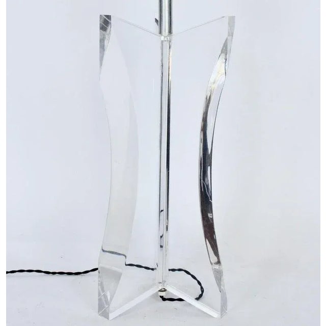1970s Tall Herbert Ritts Astrolite Clear Lucite "Tri Fin" Table Lamp For Sale - Image 9 of 13