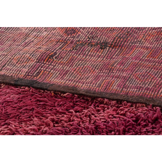 Textile Vintage Moroccan Rug in Magenta With High Pile - Rug & Kilim For Sale - Image 7 of 7