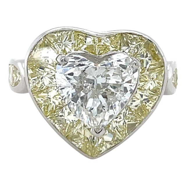Oscar Heyman, 3.15 Carats Heart Diamond and Yellow Diamond Engagement Ring, Size 7.5 For Sale
