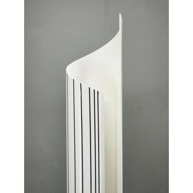 Vintage Italian Space Age Acrylic Sculptural Floor Lamp, 1980s For Sale - Image 12 of 13