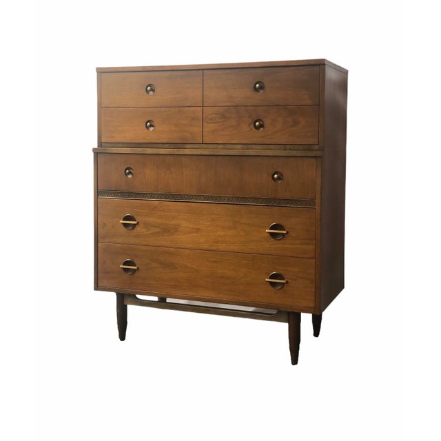 Mid-Century Modern Vintage Mid Century Modern Highboy Walnut Toned Dresser With Elements of Traditional Woodworking With 5 Drawer Storage in the Style of Drexel For Sale - Image 3 of 6