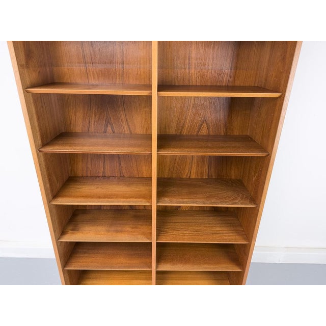 Mid-Century Modern Large Vintage Teak Bookcase by Carlo Jensen for Hundevad & Co., 1960s For Sale - Image 3 of 18