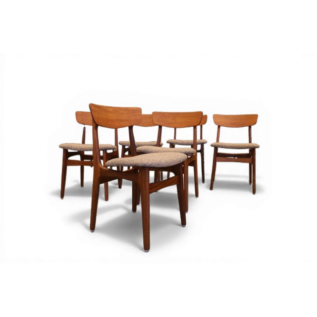 Mid-Century Modern Danish Teak Chair with Seat in Bouclé by Schiønning & Elgaard for Randers Møbelfabrik, 1960s, Set of 6 For Sale - Image 3 of 15