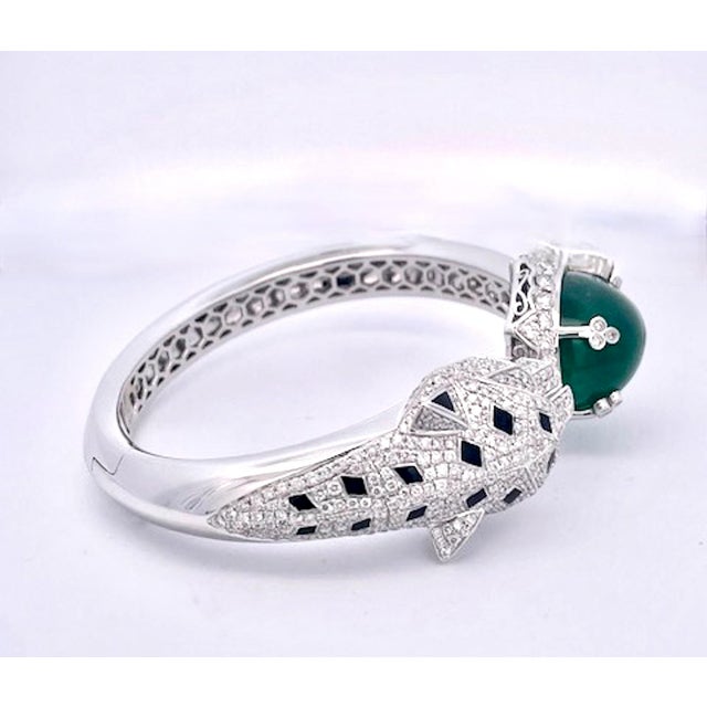 2020s Emerald Diamond Onyx Panthere Bracelet With Large Cabochon Emerald 29.78 CTS For Sale - Image 5 of 12