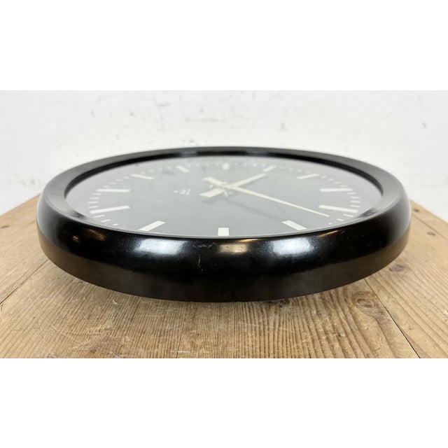 Industrial Bakelite Factory Wall Clock from Pragotron, 1970s For Sale - Image 14 of 18
