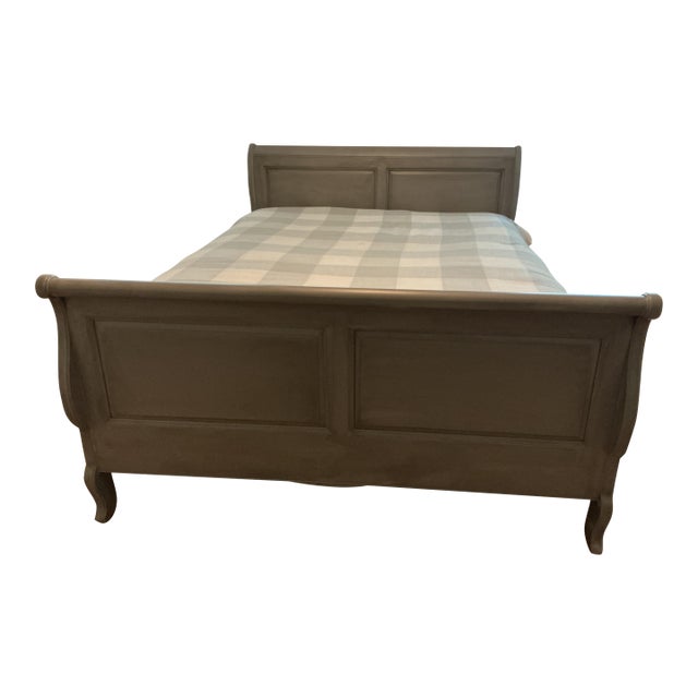 1990s Attributed to Ethan Allen French Country Sleigh Bed For Sale
