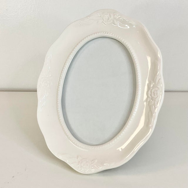 Victorian Vintage Art Nouveau Victorian Farmhouse Ceramic Oval Photo Frame. For Sale - Image 3 of 9