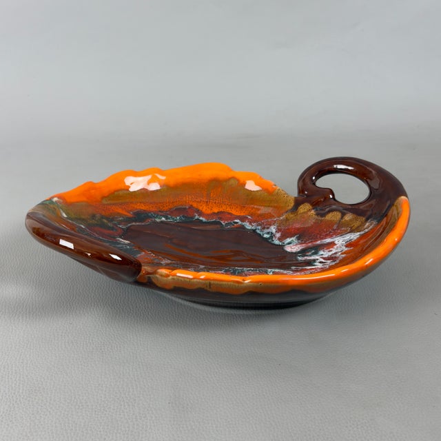 An exceptional and rare sculptural furnishing element with a strong visual impact, perfect for adding a touch of vibrant...