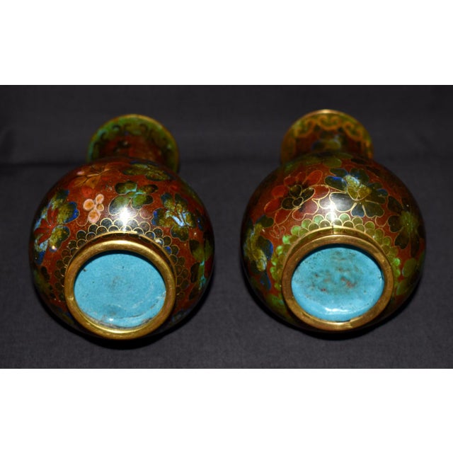 1980s Vtg. Pair of Chinese Cloisonné Small Vases For Sale - Image 5 of 14