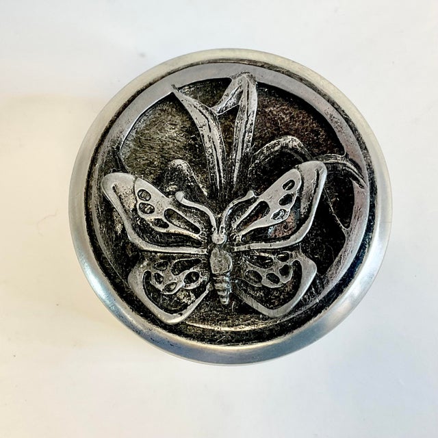 Metal 1980s Vintage Butterfly Botanical Motif Metal Trinket Box For Sale - Image 7 of 8