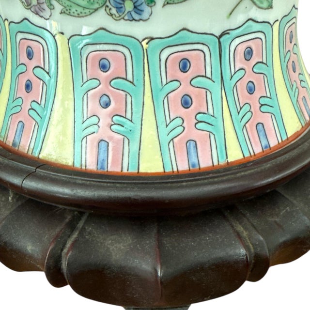 Large Vintage Chinoiserie Famille Rose Export Ginger Jars With Lids on Carved Wood Base - A Pair For Sale - Image 4 of 10