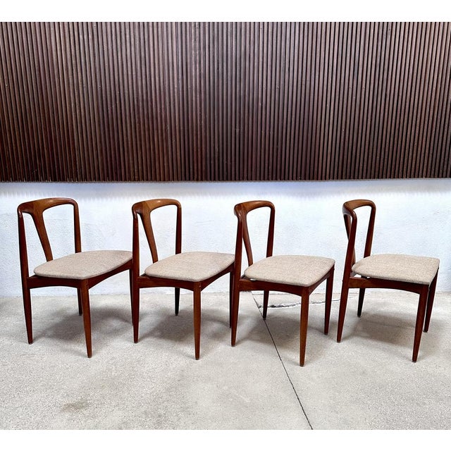 The 'Juliane' dining chair was created by the famous Danish designer Johannes Andersen. This set of four high-quality...