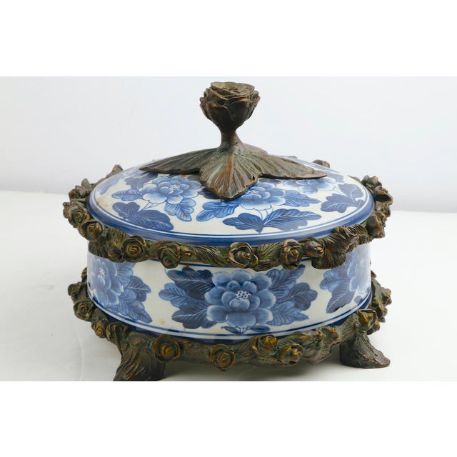 Maitland - Smith Vintage Maitland-Smith Blue and White Porcelain Box With Brass Hand Painted Floral Details For Sale - Image 4 of 13