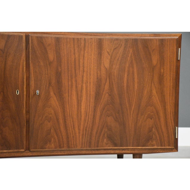 1960s Danish Modern Walnut Credenza by Poul Hundevad For Sale In Boston - Image 6 of 10