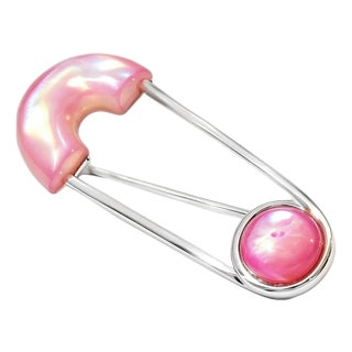 Late 20th Century 14K White Gold Mabe MOP Pearl Safety Pin Brooch For Sale