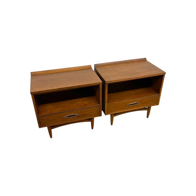 1970s 1970s Mid-Century Modern Pair of Walnut-Toned End Tables With Open Shelf and Dovetail Drawer For Sale - Image 5 of 9