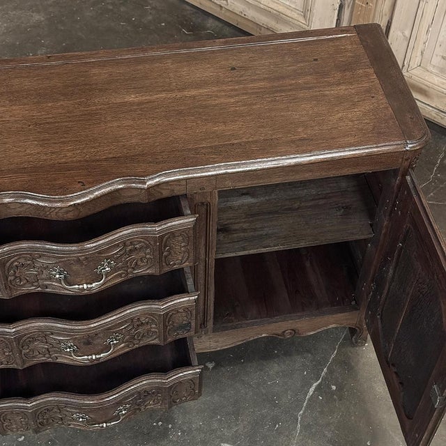18th Century Liège Louis XV Period Carved Oak Buffet For Sale - Image 18 of 18