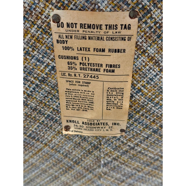 1960s Early Production Saarinen Knoll Womb Chair & Ottoman Reupholstered LIC Label For Sale - Image 4 of 18