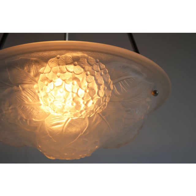 Ivory Vintage Art Deco French Pendant Light in Glass, 1920 For Sale - Image 8 of 14