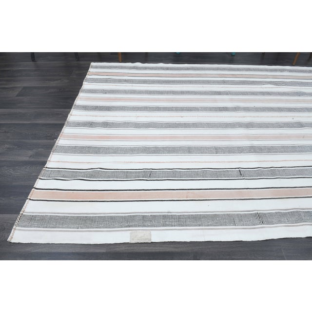 1970s 1970s Vintage Handmade Wool Cotton White Gray Area Rug For Sale - Image 5 of 11