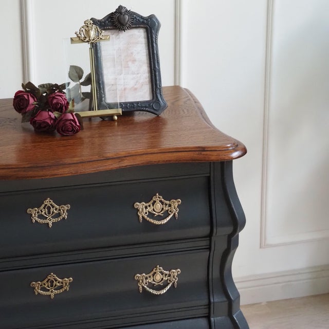Baroque Bombé Chest of Drawers, 1700s For Sale - Image 9 of 11