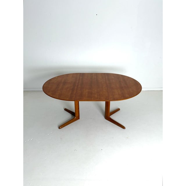 Round Extendable Teak Table from Skovby, 1960s For Sale - Image 3 of 10