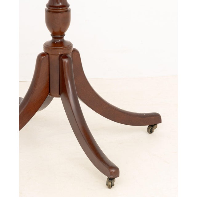 Early 20th Century Bombay Company Oval Mahogany Occasional Table For Sale - Image 5 of 7