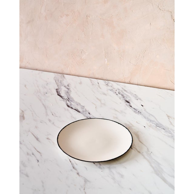 Set of 8 Minimalist "Variation 1 Dé" Dessert Plates by Ann Demeulemeester for Serax, in White Glazed Porcelain With Organic Black Border For Sale - Image 4 of 11