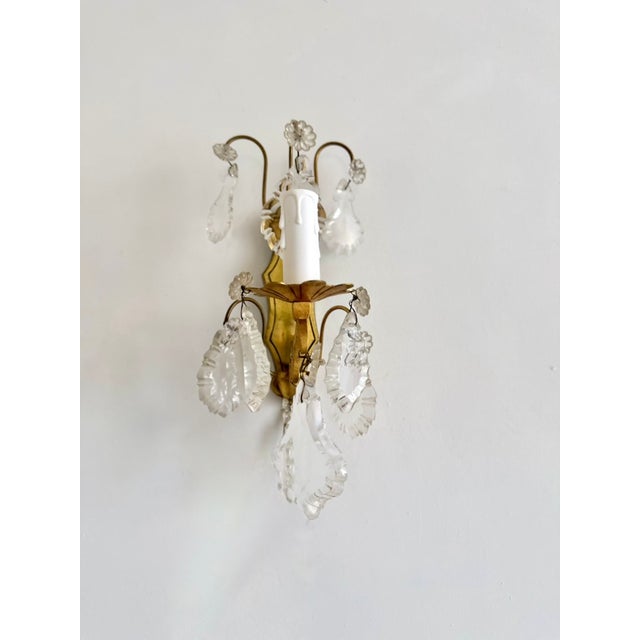 Vintage French Brass and Crystal Glass Floral Wall Sconces in the style of Maison Baguès, 1940s, Set of 2 For Sale - Image 4 of 17