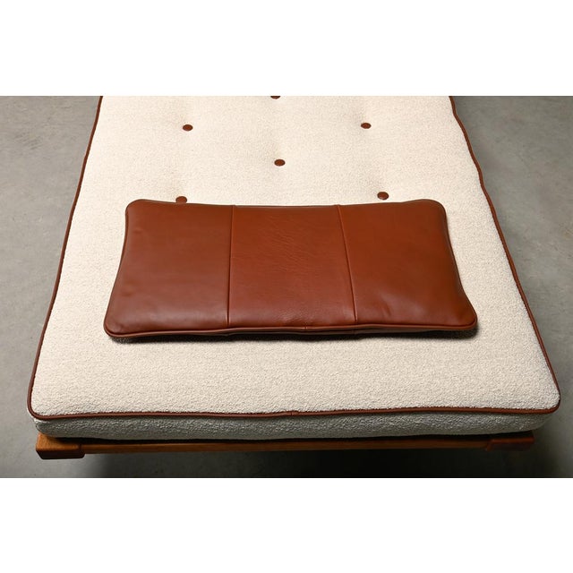 Scandinavian Daybed Model 190 in Oak, Bouclé and Leather attributed to Børge Mogensen, 1960s For Sale - Image 14 of 17