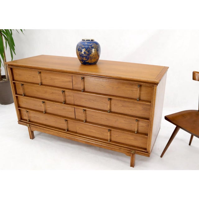 Mid-Century Modern light walnut decorative eight drawers dresser credenza.