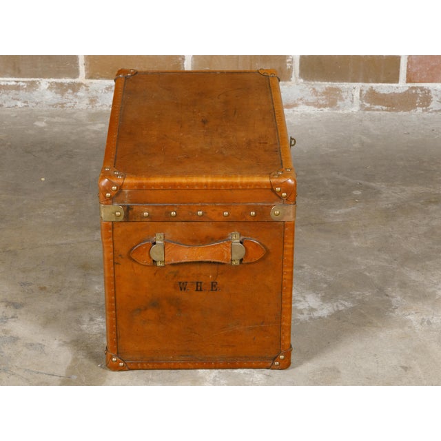 English English Turn of the Century Leather Trunk with Brass Accents and Monogram, 1900s For Sale - Image 3 of 12