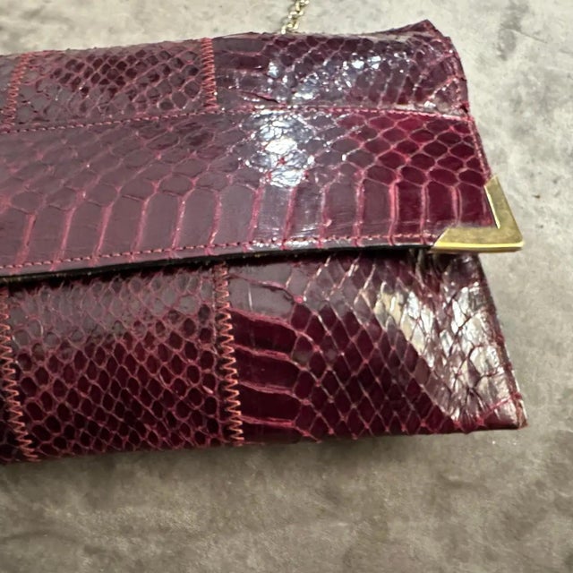 1950s High Quality Burgundy Leather and Brass Italian Shoulder Bag For Sale - Image 10 of 11