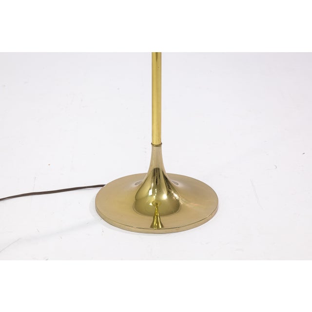 Mid-Century Modern Vintage Laurel Lamp Company Brass and Round Glass Mid Century Modern Lamp Table For Sale - Image 3 of 6