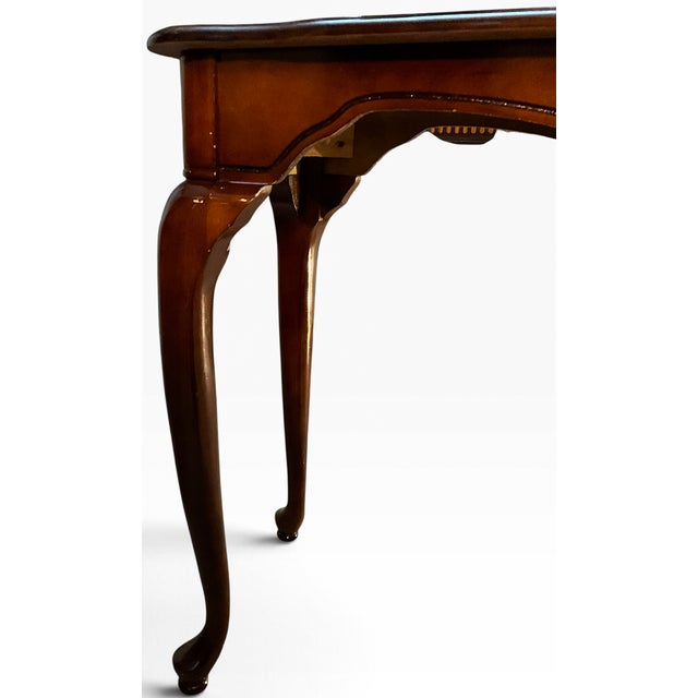 Late 20th Century Queen Anne Style Carved Shell Inlaid Banded Mahogany Console Sofa Table With Pad Feet For Sale - Image 16 of 18