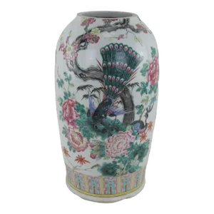 Chinese Mid-Qing Dynasty Famille Rose Vase (1736-1780),