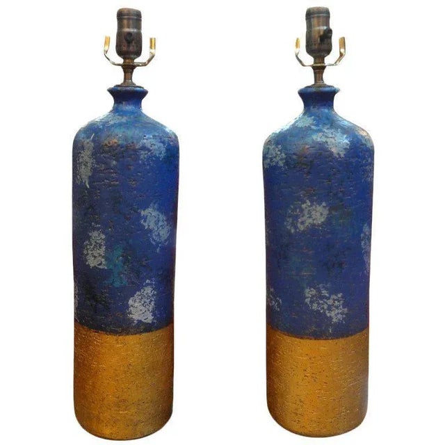 Blue Pair of Italian Aldo Londi for Bitossi Blue and Gold Pottery Lamps For Sale - Image 8 of 9