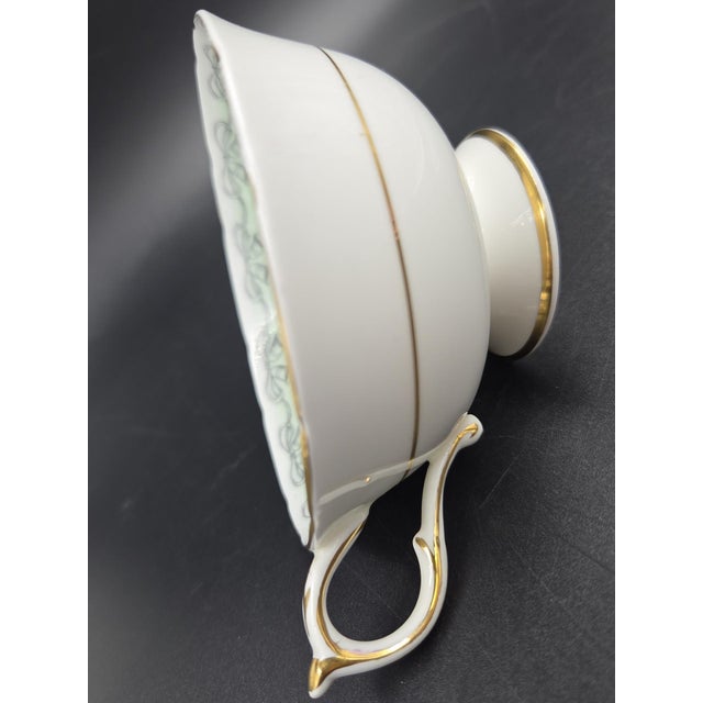 Vintage 1939-1949 'Double Warrant' Paragon 'To the Bride' Teacup and Saucer by Appointment Hm Queen Elizabeth and Hm Queen Mary For Sale - Image 9 of 18