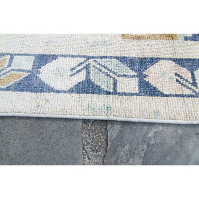 1980s Vintage Oushak Neutral Wool Hand Knotted Rug For Sale - Image 9 of 11