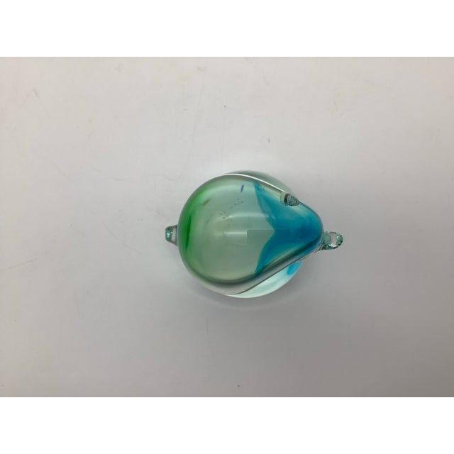 1960s MCM Art Glass Bird Figurine Chalet Glass Paperweight Made in Canada For Sale - Image 5 of 9