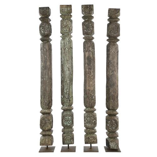 This element of Indian architecture is an exceptional piece, perfect for lovers of exotic and historical decoration....